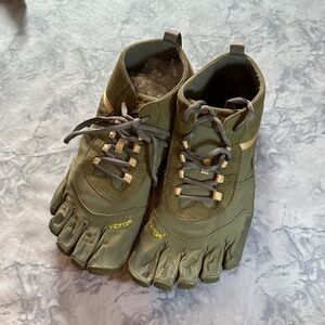Vibram fivefingers V-Trek shoes